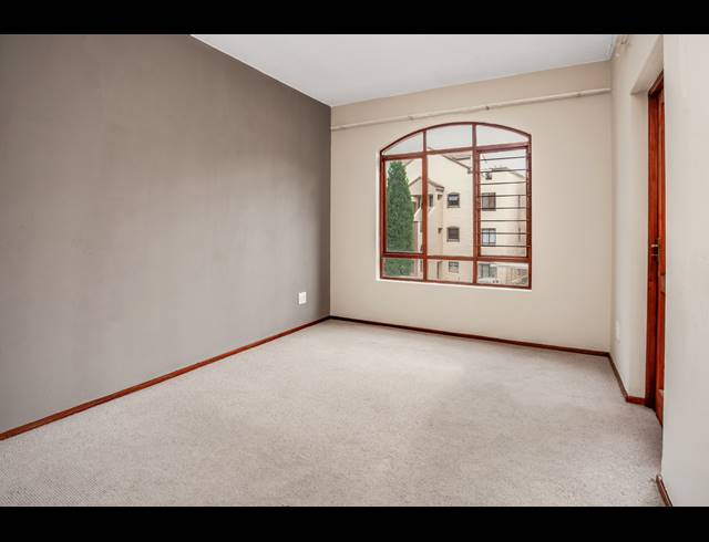 2 BEDROOM APARTMENT FOR SALE IN LONEHILL